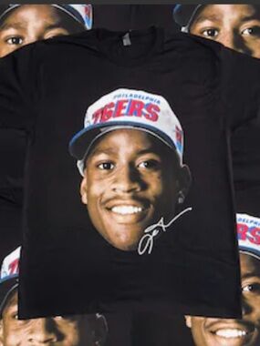 Men’s Allen Iverson Black Graphic Tee W/ Philadelphia 76ers Cap Portrait NWOT